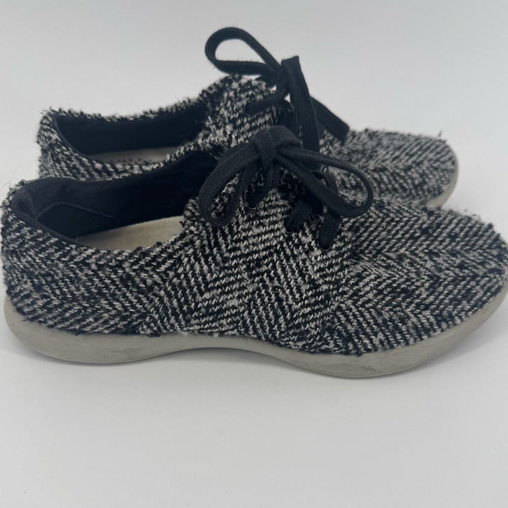 G H Bass Women's Shoes Shelby Sneaker Sz 7 Spa Comfort Black White Tweed